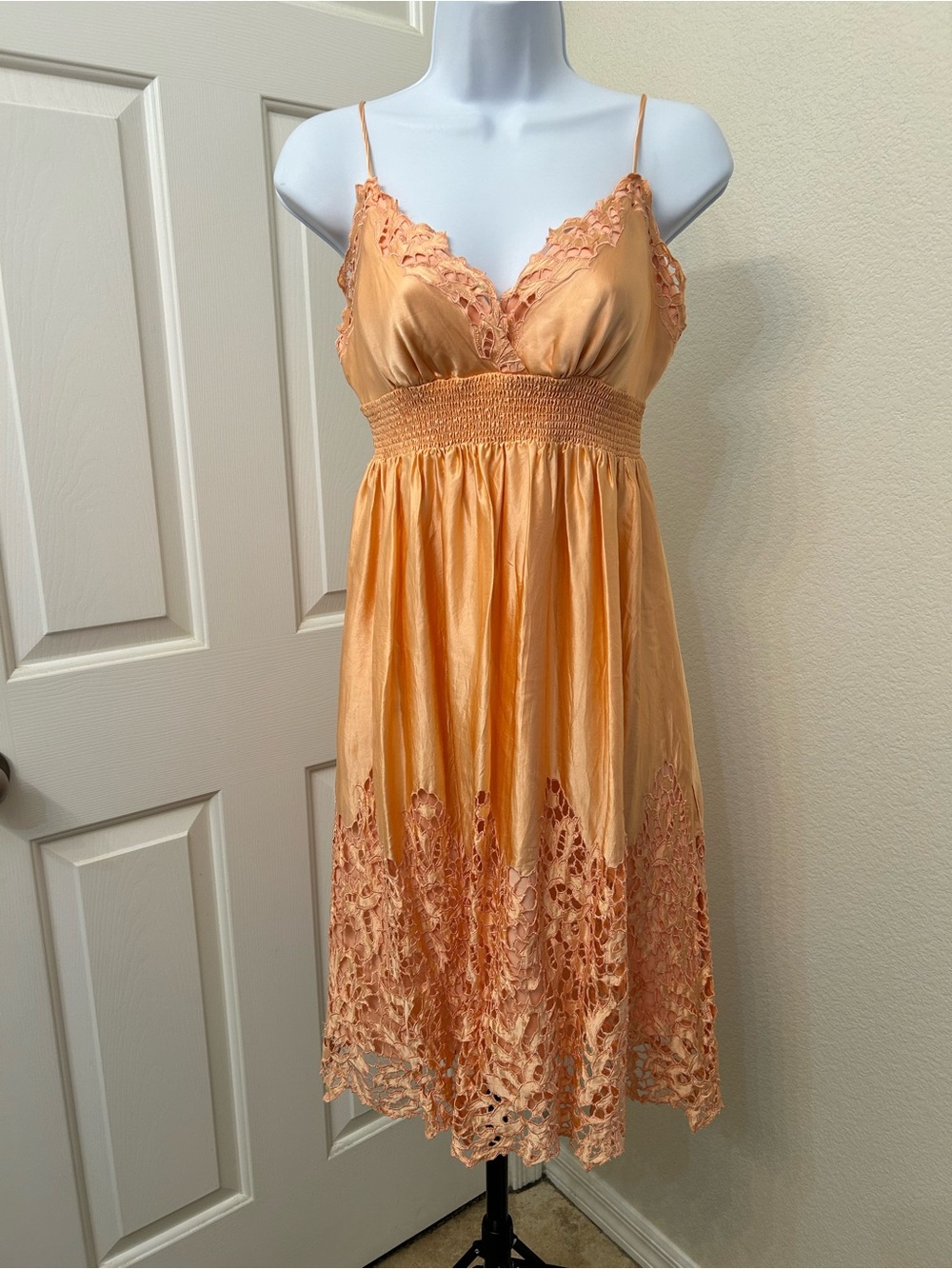 NWOT Silk Women's Peach Lace Trim Chemise Slip ๐
